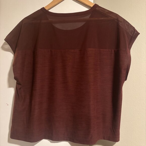 Old Navy Active Breathe on Loose Mesh Go Dry workout cropped top SZ: Large - Picture 6 of 10